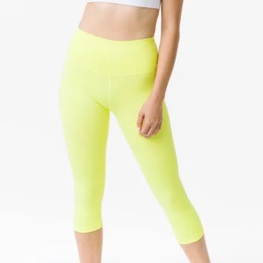 🌙Zyia Active Neon Yellow Capris (2)